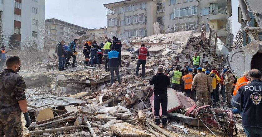 Earthquake in eastern Turkey kills 1, injures dozens