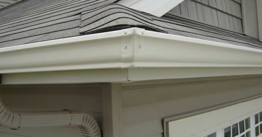 <strong>The Benefits of Installing Seamless Gutters in Your Home</strong>